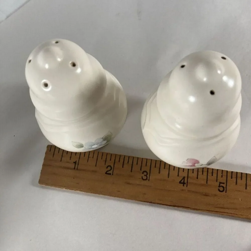 PFALTZGRAFF Stoneware Tea Rose Salt & Pepper Shakers Vtg Cottagecore Grannycore